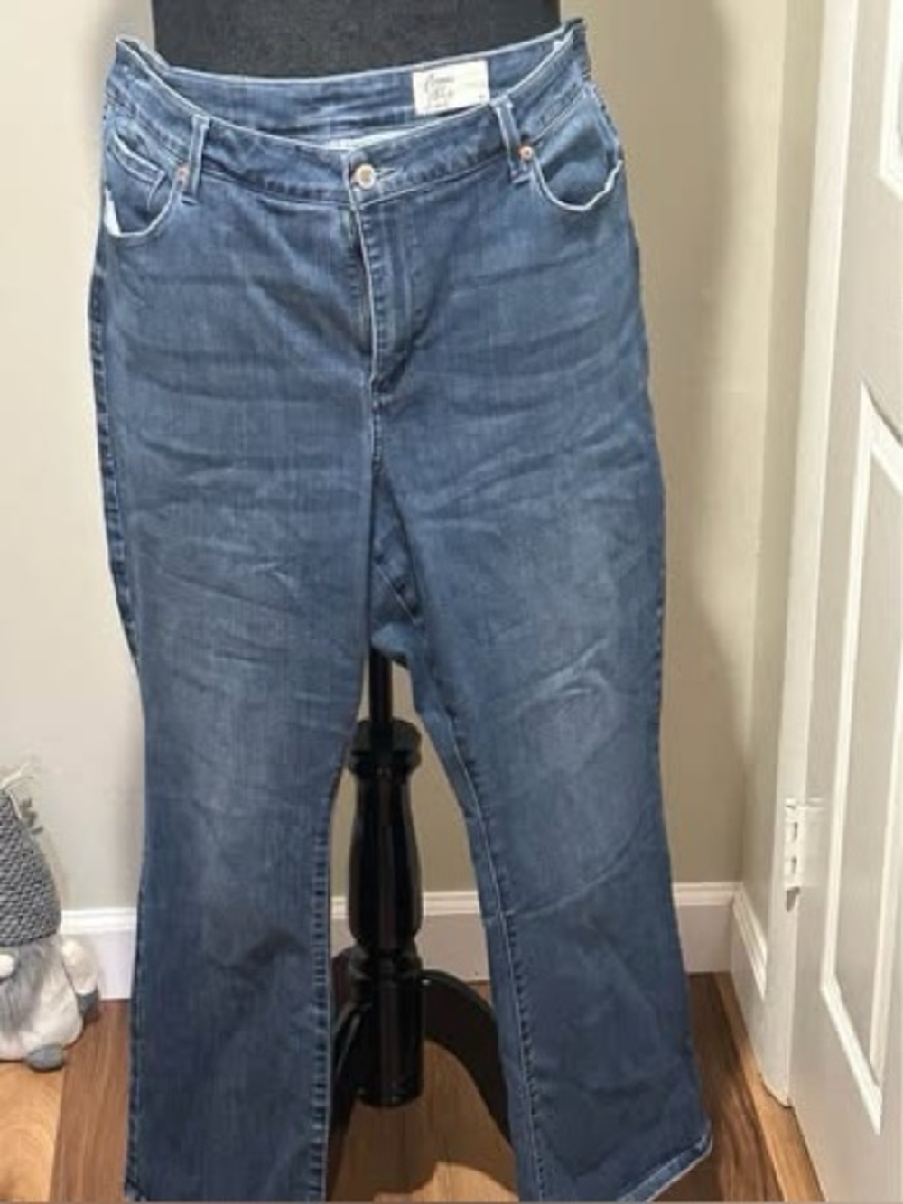 Women's Boot Cut Jeans in Medium Blue